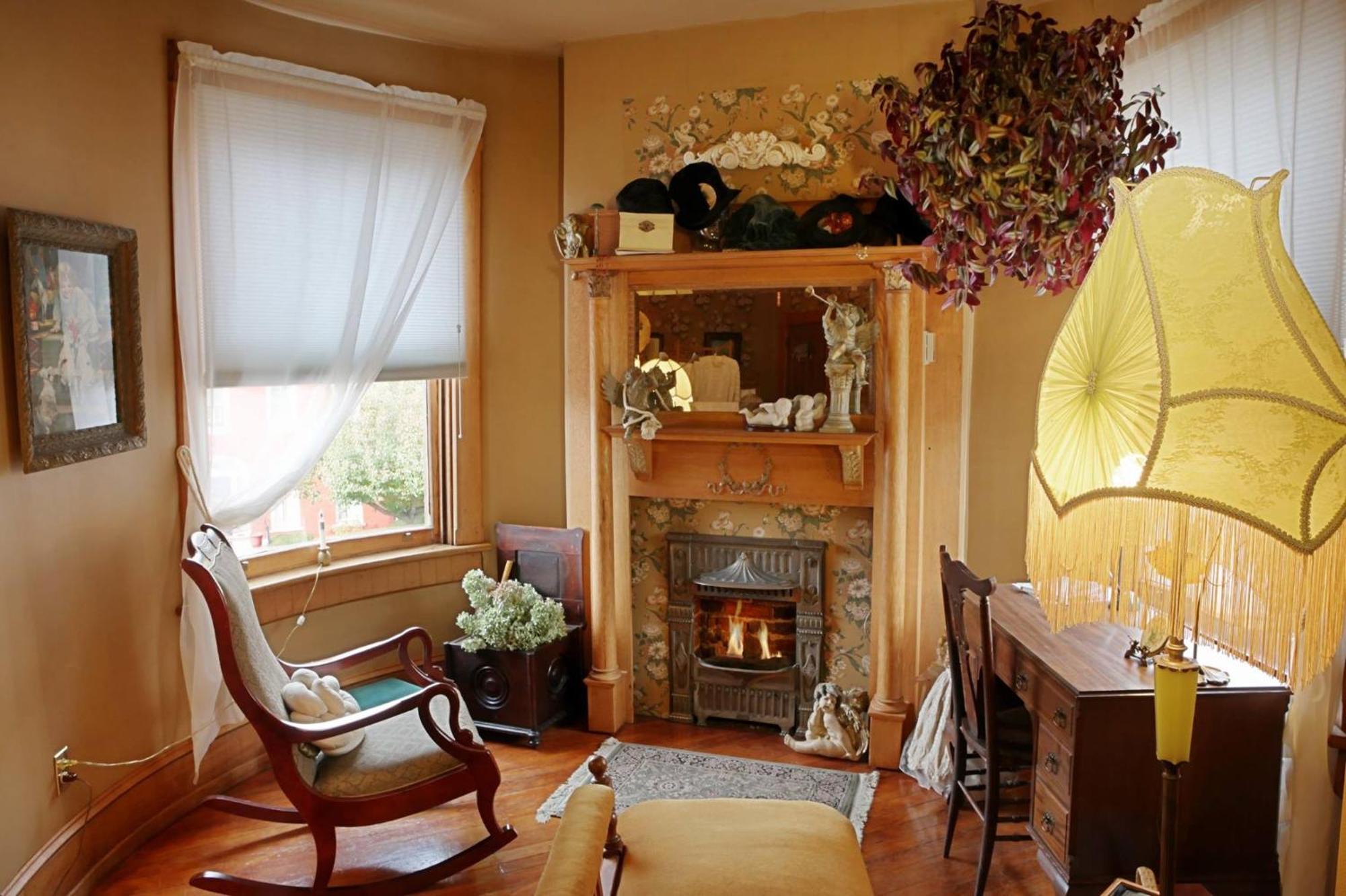 The Queen, A Victorian Bed & Breakfast Bellefonte Exterior photo