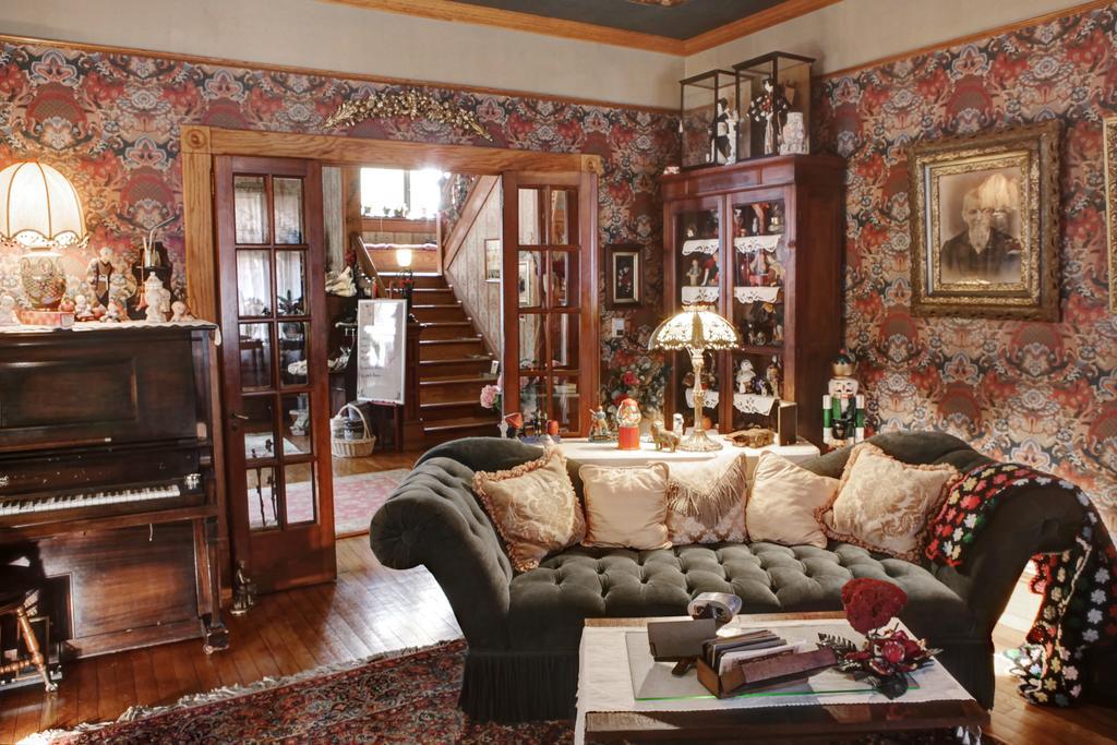 The Queen, A Victorian Bed & Breakfast Bellefonte Exterior photo